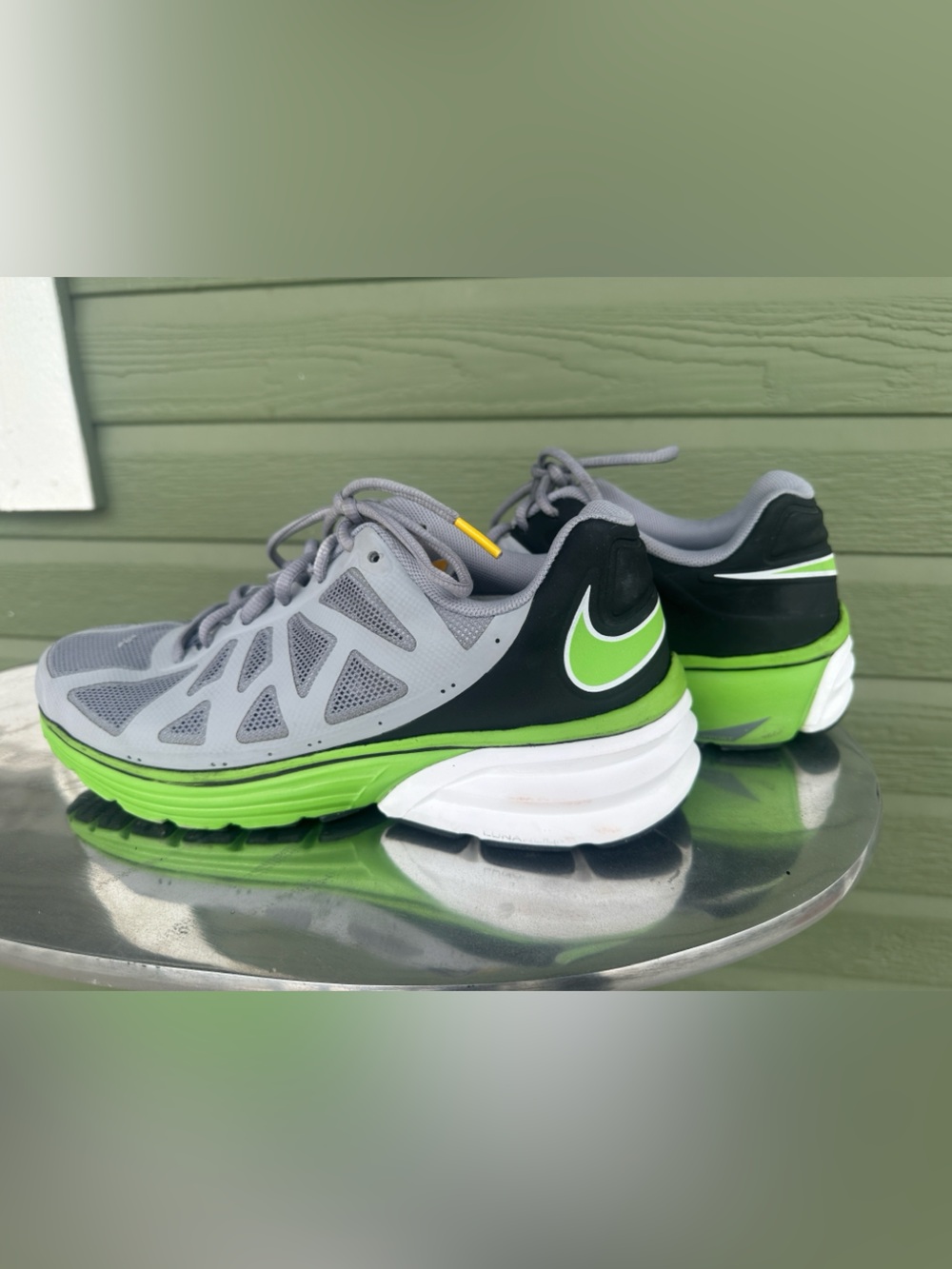 Vintage Nike Lunarhaze+ - women’s Livestrong sneakers